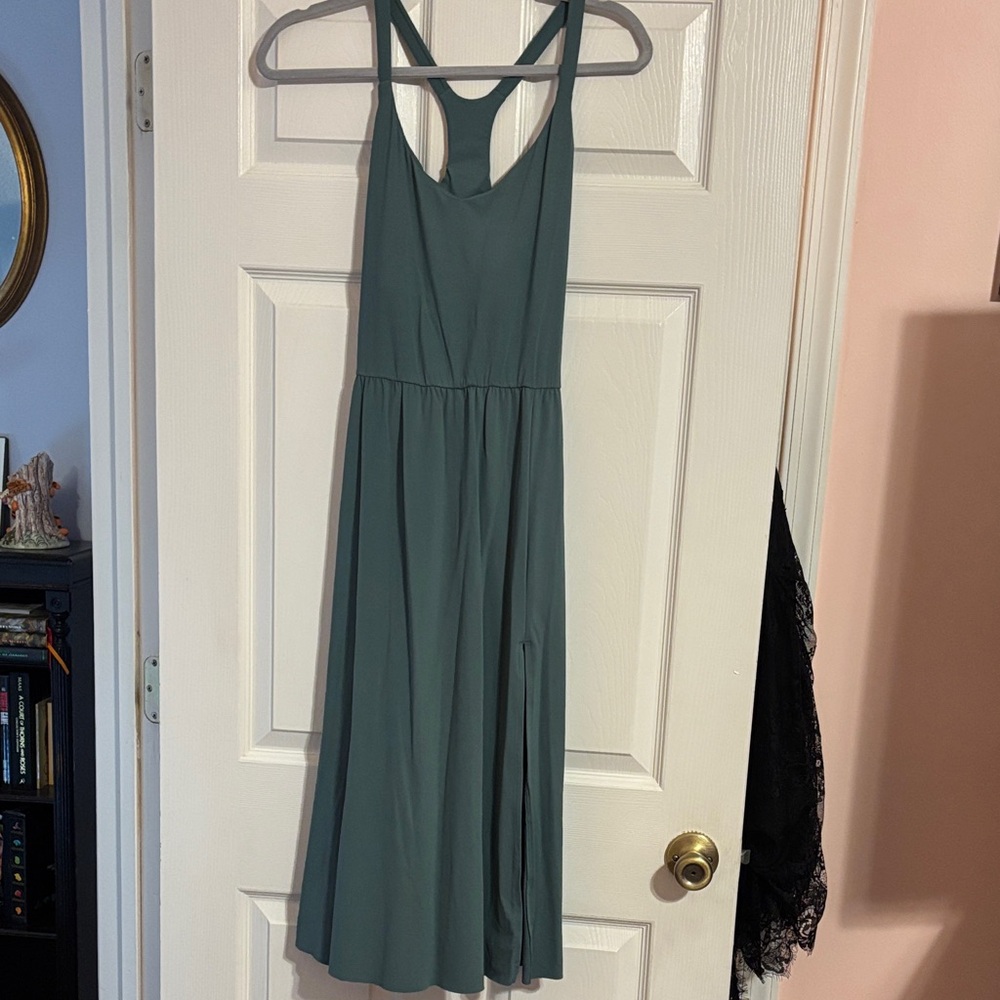 HALARA Green Sleeveless Midi Dress